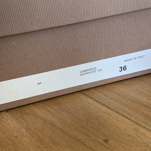 Gianvito Rossi 105 Plexi & Embellished Suede Pumps - Picture 11 of 11